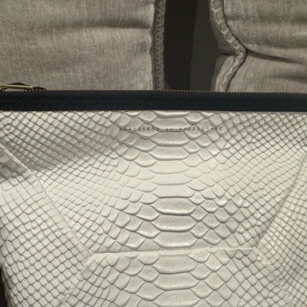 Ampersand As Apostrophe Faux Python Zip Clutch NWT - image 8